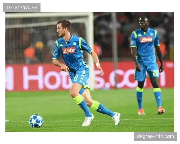 维拉蒂携手鲁伊斯闪耀中场，全新组合表现抢眼