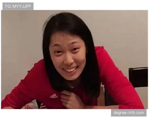 朱婷训练间隙买了啥？袋子大得能装下半个商场…